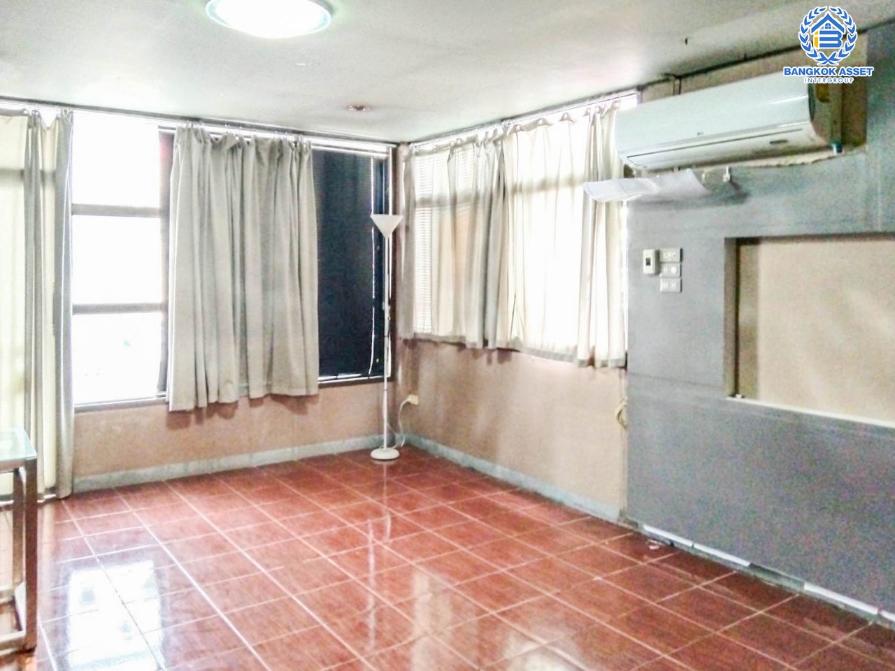 *****บ้านแฝดมือสองนนทบุรี ม.รัตนาธิเบศร์ กาญจนาฯ ติดกับรถไฟฟ้า "สถานีตลาดบางใหญ่" ต่อเติมพร้อมอยู่ เนื้อที่ 80 ตร.ว. ภายในโปร่งกว้าง เป็นสัดส่วน ฟังก์ชัน 7 ห้องนอน 4 ห้องน้ำ จอดรถได้ 6 คัน บนสุดยอดทำเล! เข้า-ออกได้ทั้งทาง ถ.รัตนาธิเบศร์ และ ถ.กาญจนาภิเษก ใกล้จุดขึ้น-ลงรถประจำทางหลายสาย